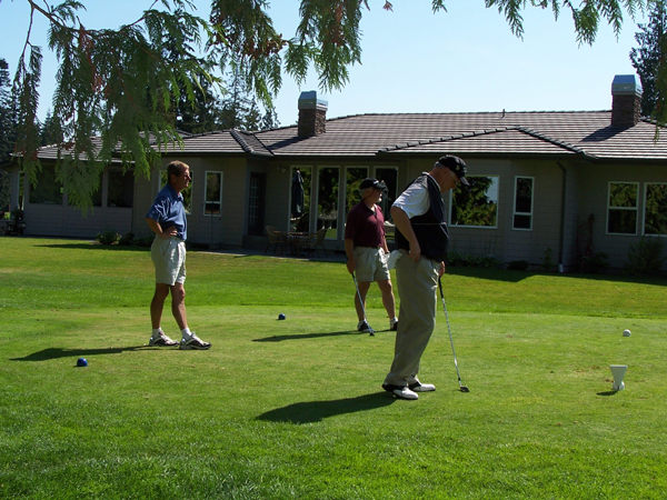 gal/2005_gallery/teeing_off.jpg